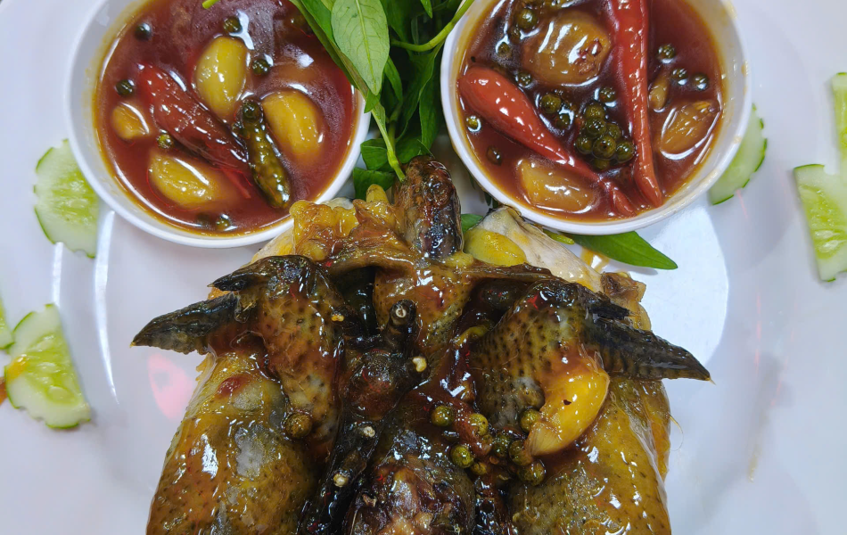 G&agrave; M&aacute;i Dầu Hấp mắm Nhĩ