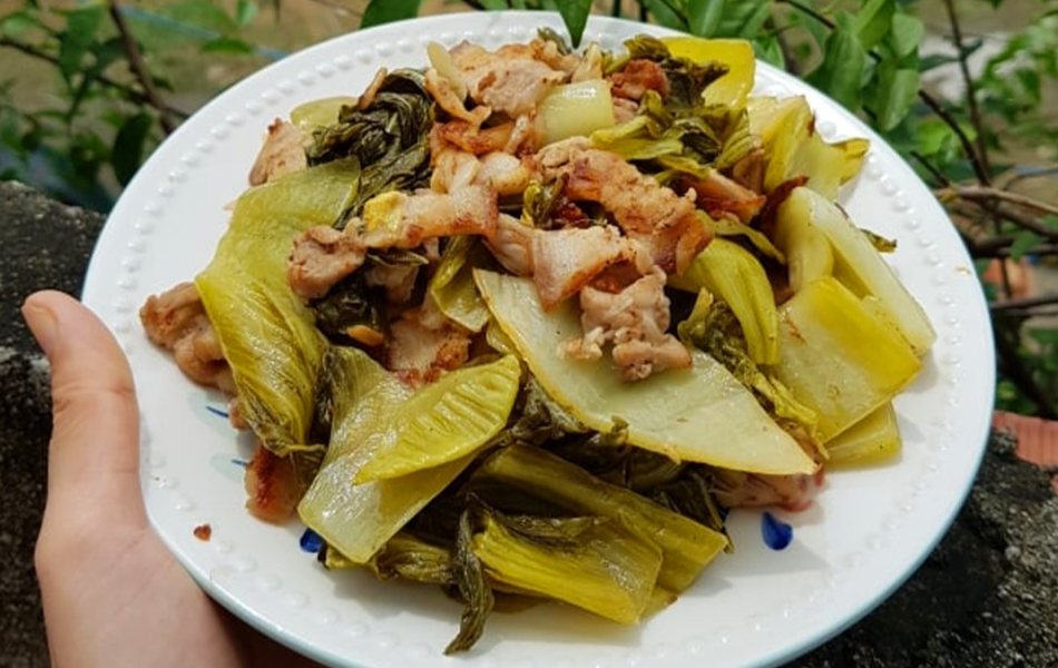 Heo x&agrave;o dưa chua