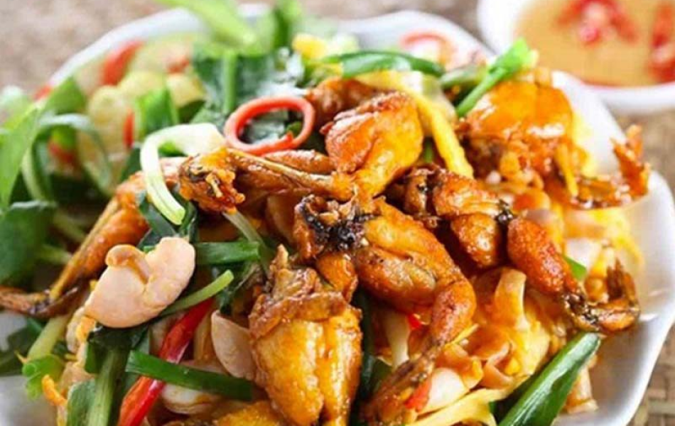 Ếch chi&ecirc;n nước mắm / l&aacute; lốt