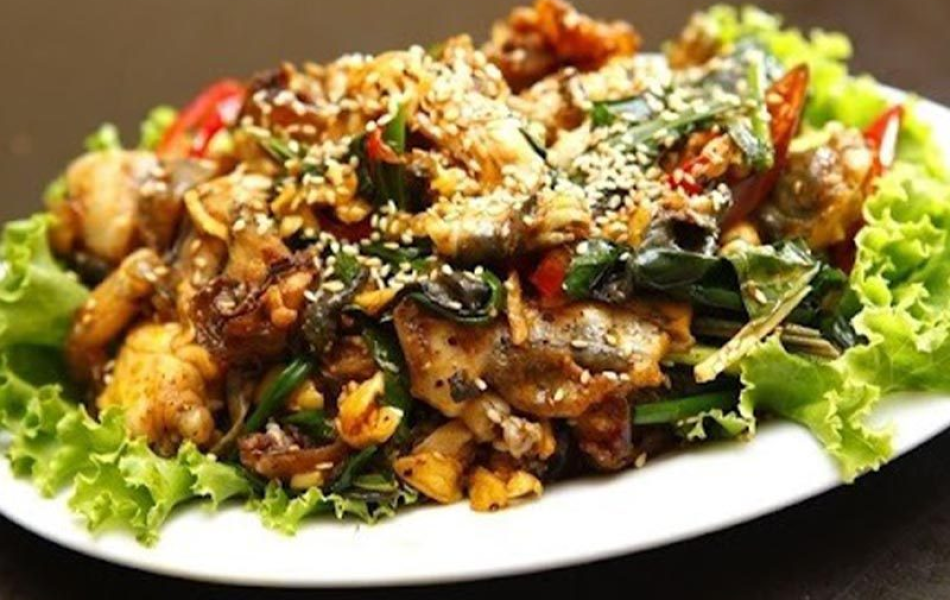 Ếch x&agrave;o l&aacute; lốt